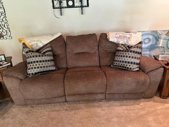SOFA WITH ELECTRIC RECLINER