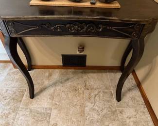 WALL TABLE