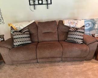 SOFA WITH ELECTRIC RECLINER