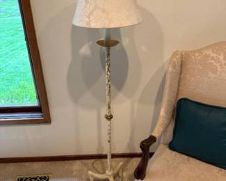 FLOOR LAMP