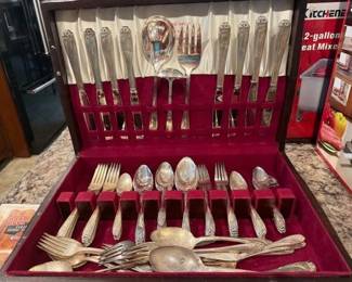 FLATWARE IN CASE