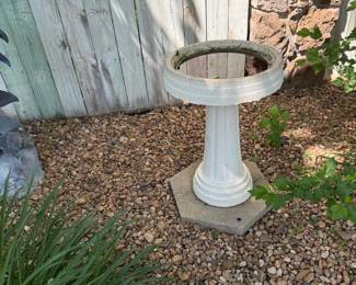 SMALL BIRD BATH