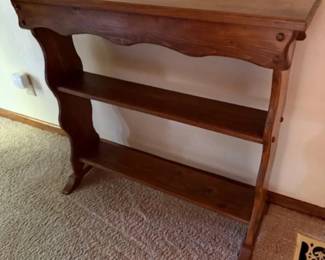 TABLE FOR DECORATIVE ITEMS OR BOOKS