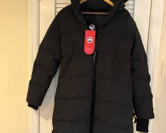 NEW Canada Goose women’s coat size large