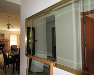 Neat beveled mirror