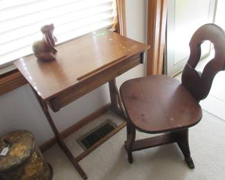 Neat child's desk w/chair
