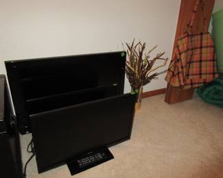 3 tv's