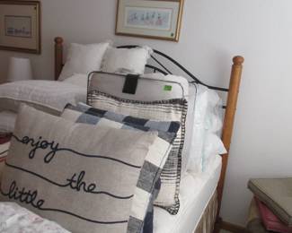 Queen bed, lots of pillows