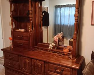 DresserMirror