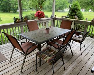 Really Nice Outdoor Patio Table & Chairs
