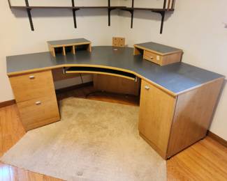 Corner desk
