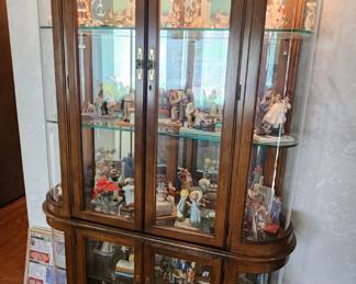 Curio or display cabinet with rounded glass