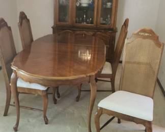 Singer Furniture Company dining room set