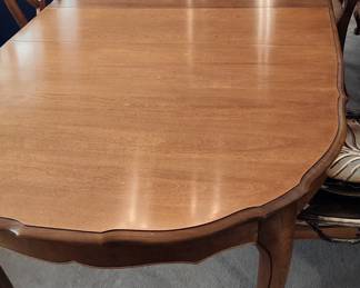 Dining Room Table and 6 chairs