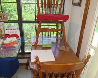 Vitage Tall City Hard Rock Maple Table and 6 Chairs