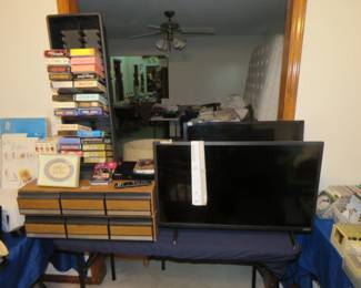 2 Vizeo TVs, VHSs, VHS storage boxes,