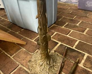 Deconstructed lamp base