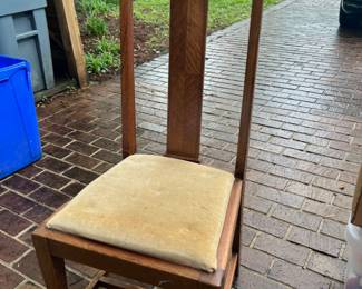 Set of 5 chairs with round tiger maple table