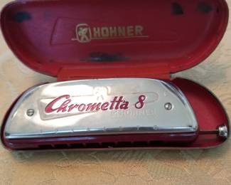 Fun Chrometta 8 harmonica.