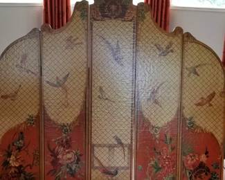 2nd floor landing, 5 panel screen. 