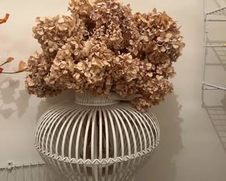 #86 Wicker Basket w/hydrodranges $20.00