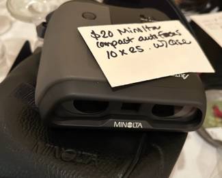 #207 Minolta compact Auto Focus 10x25 Binoculars in Case $20.00