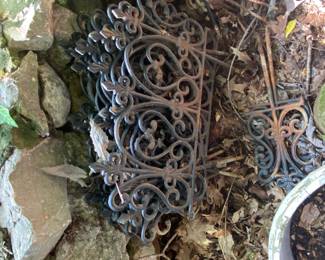 #247 10 piece iron fencing $40.00