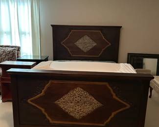 #21 Wood Queen Size Bed Frame w/Carved Headboard & Footboard w/Mattress/Boxsprings (Royal Sterling) and Nice Mattress Pad $200.00