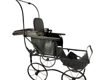 Antique baby carriage / stroller