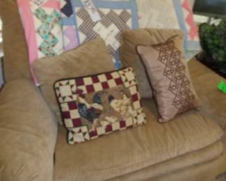 Wide Recliner - Pillows