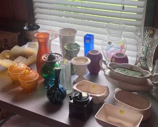 Assortment of vintage bowls, vases, and other collectables.