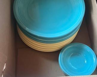 Plate set.
