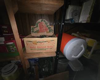 Garage - Christmas, large drink dispenser