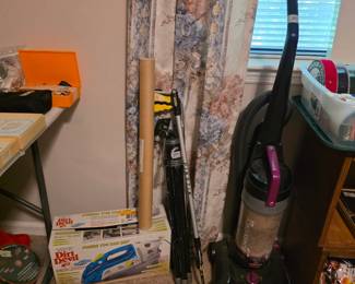 Vacuum cleaner, Dirt Devil in box,