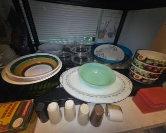 Kitchen - dishes, bowls & sets of bowls, s/p shakers, donut maker, plastic recipe holders