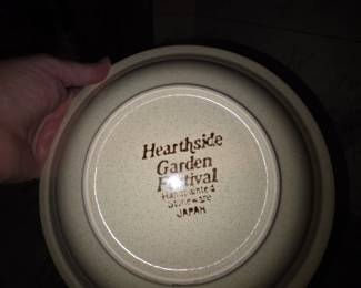 Brand of dishes in previous picture
