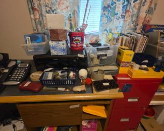 Office desk & more office items