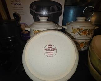 Description on bottom of stoneware from previous picture