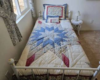 HU123Twin bed with side table