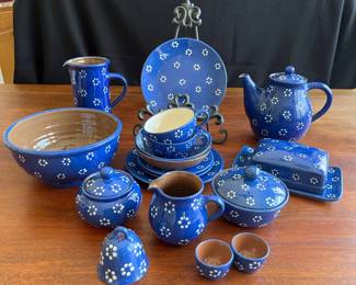 HU116Blue Pottery Set