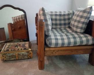 HU125Chair, Mirror, Tin Box