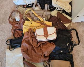 HU131Dooney Bourke and more