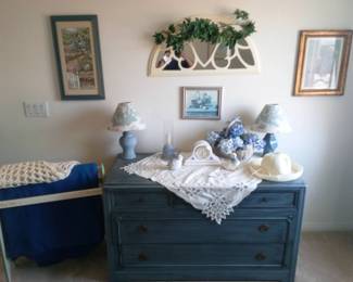 HU109Dresser More