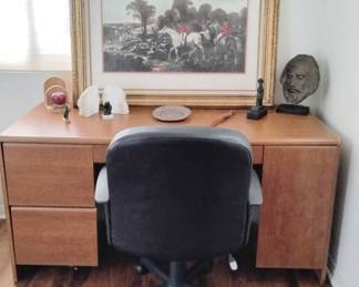 HU108Wooden Desk Decor