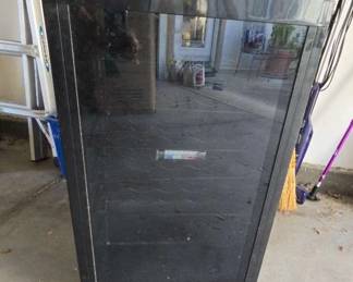 HU127VFrigidaire Wine Cooler