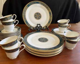 HU115VRoyal Doulton Fine Bone China