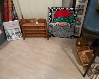 A WONDERFUL CHRISTMAS ROOM WITH CANDLES AND MUCH MORE.