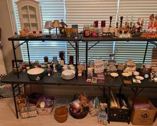 A WONDERFUL CHRISTMAS ROOM WITH CANDLES AND MUCH MORE.