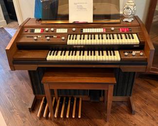 BALDWIN ORGAN COMPLETE WITH MUSIC.