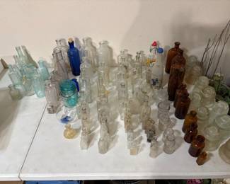 BIG COLLECTION ANTIQUE BOTTLES.